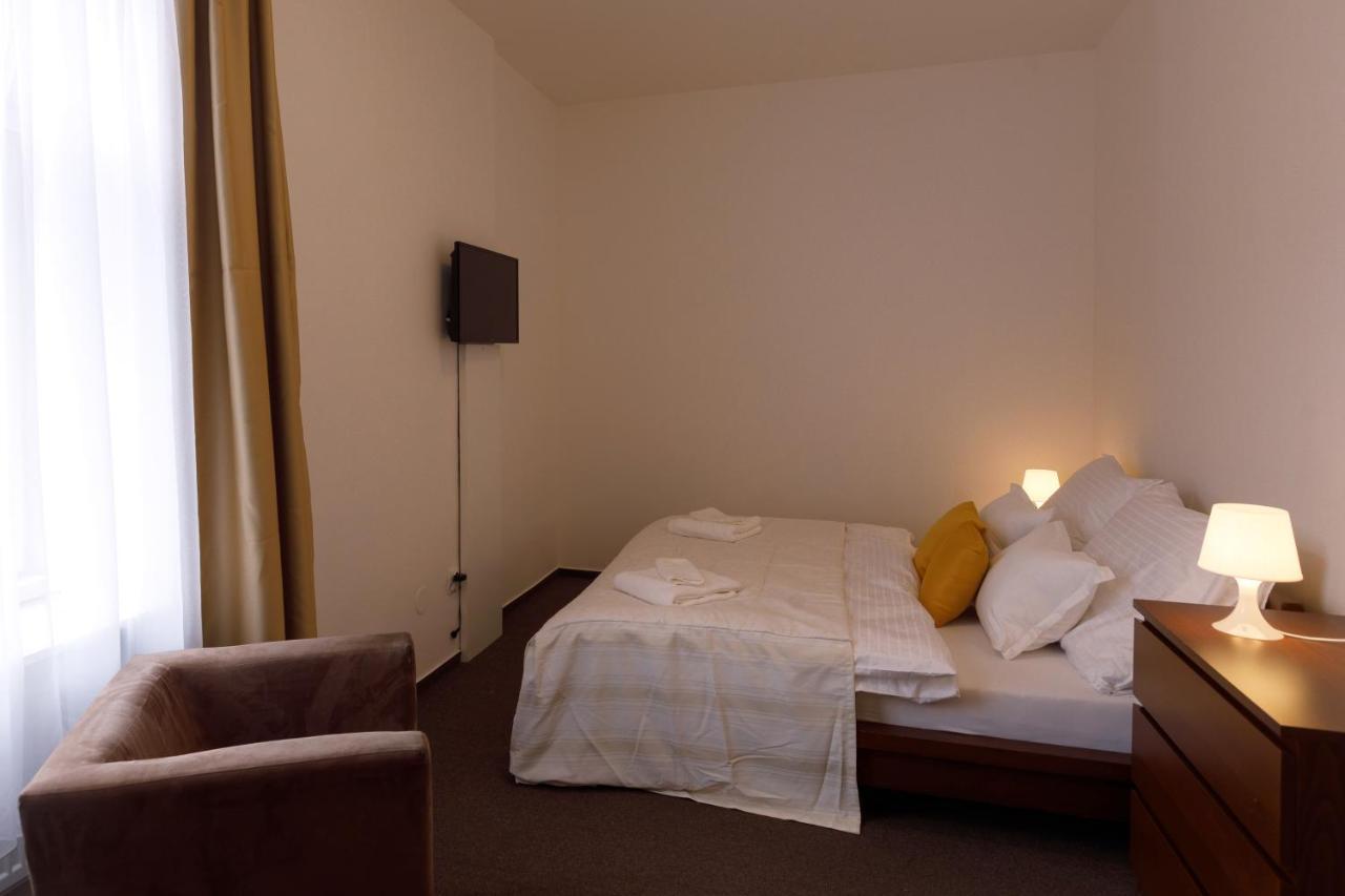 Litvan Sunset Apartments Ceske Budejovice Exterior foto